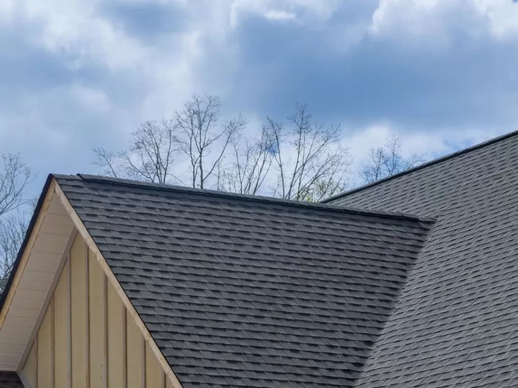 Asphalt Shingle Roof on a Residential Home in Apopka installed by the local roofing company; Alan's Roofing.